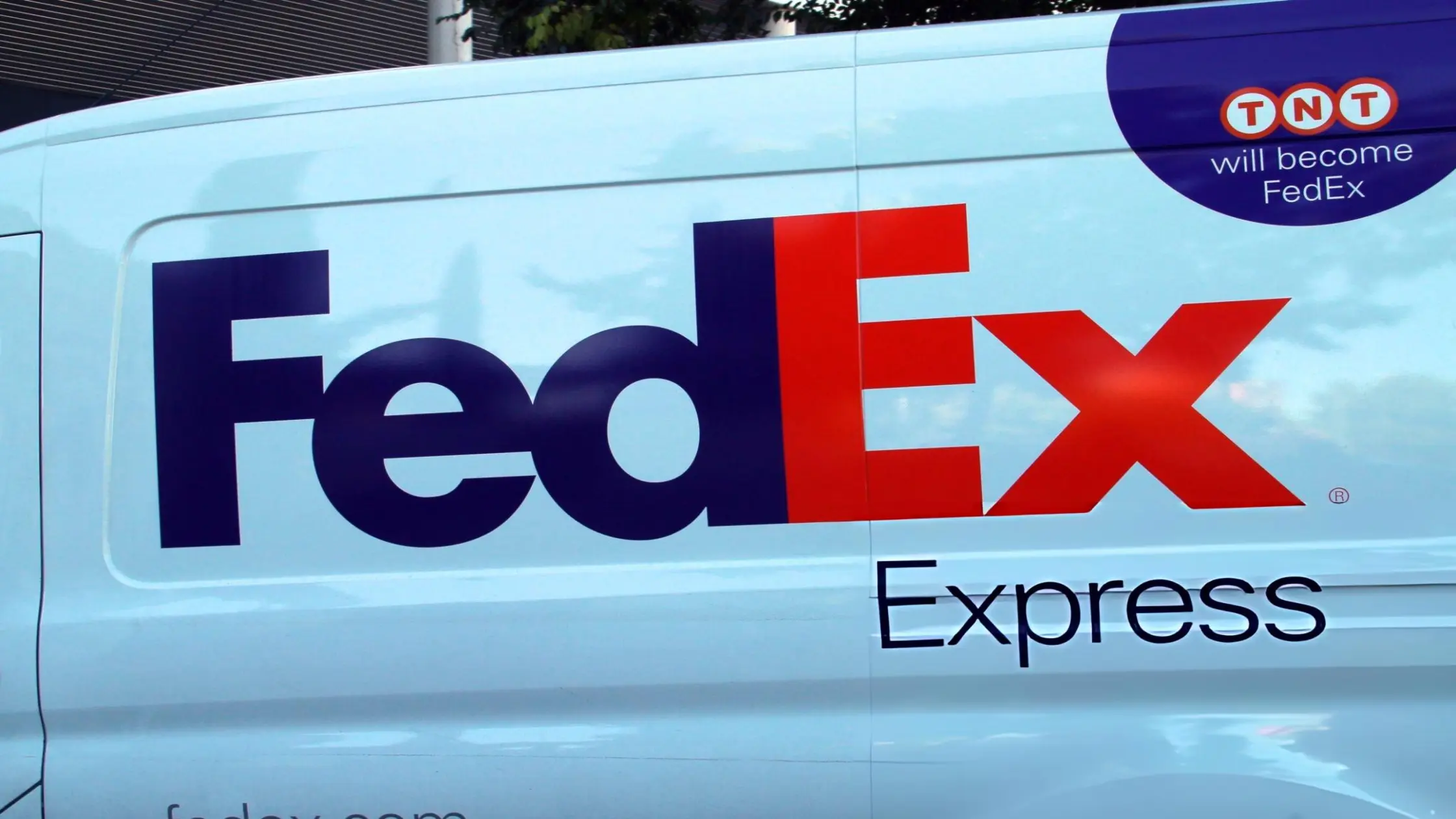 Alt: FedEx scams by text and email